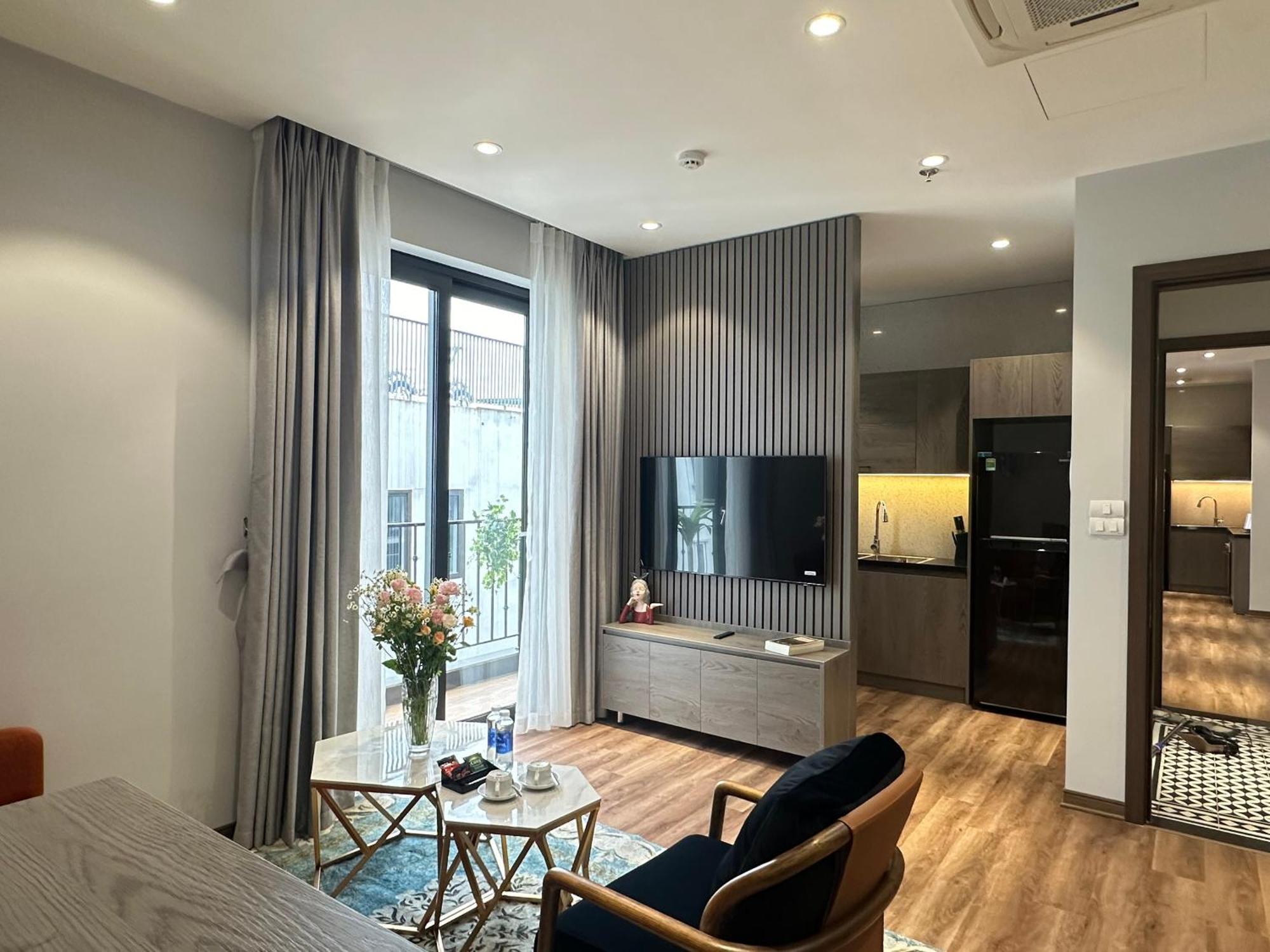 Luxe Paradise Suites Hotel To Ngoc Van Hanoi Exterior photo