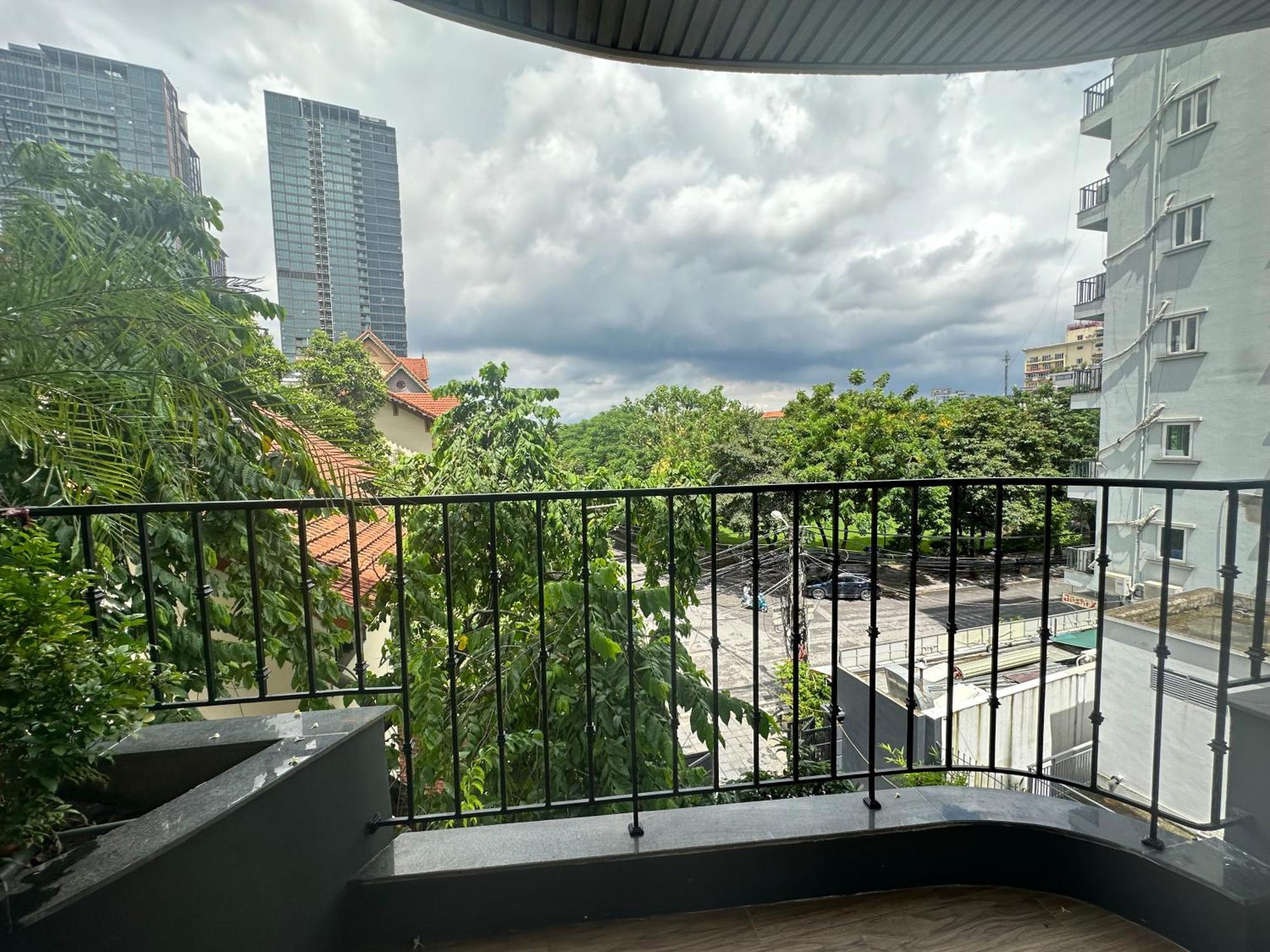 Luxe Paradise Suites Hotel To Ngoc Van Hanoi Exterior photo