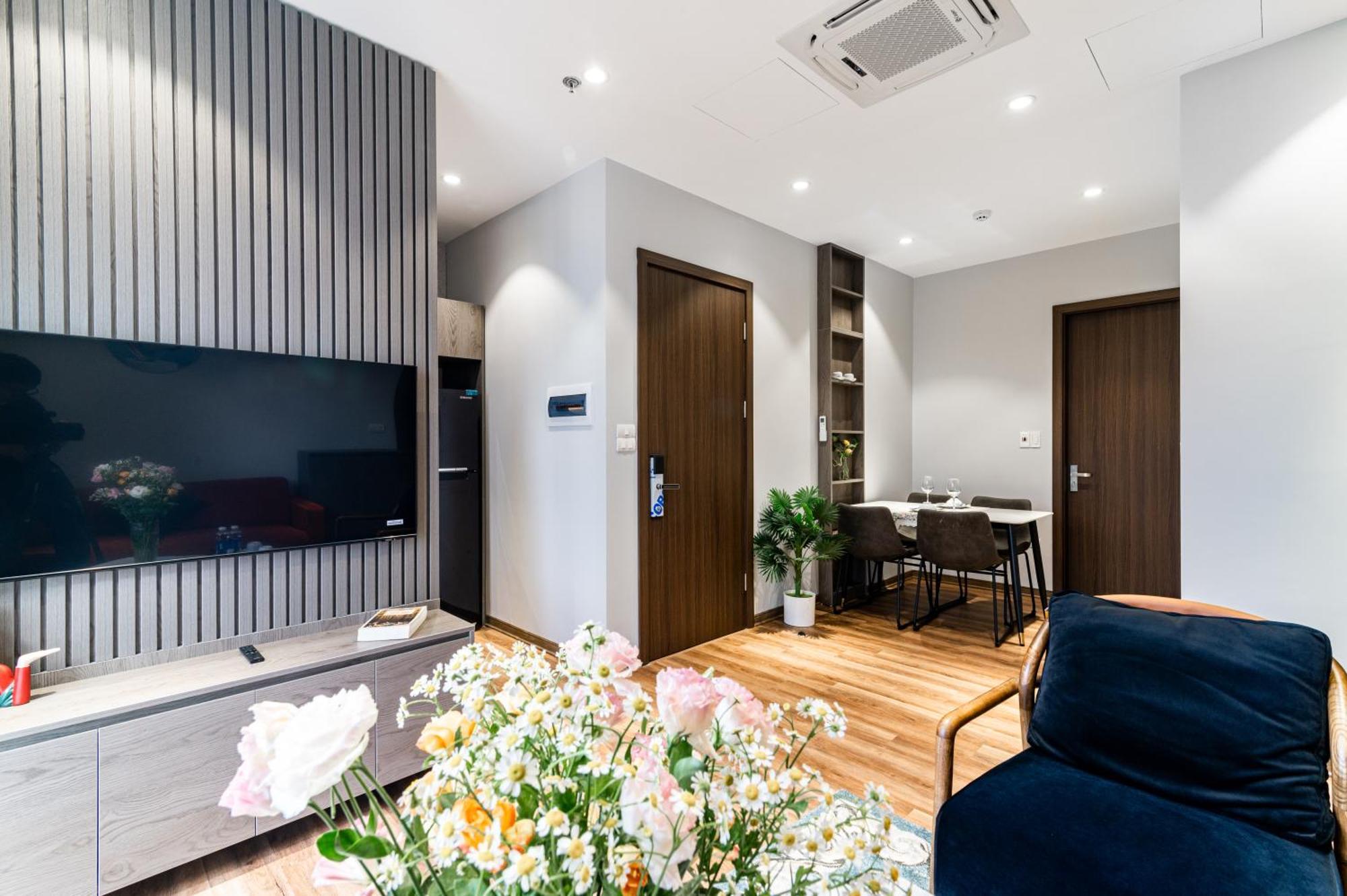 Luxe Paradise Suites Hotel To Ngoc Van Hanoi Exterior photo