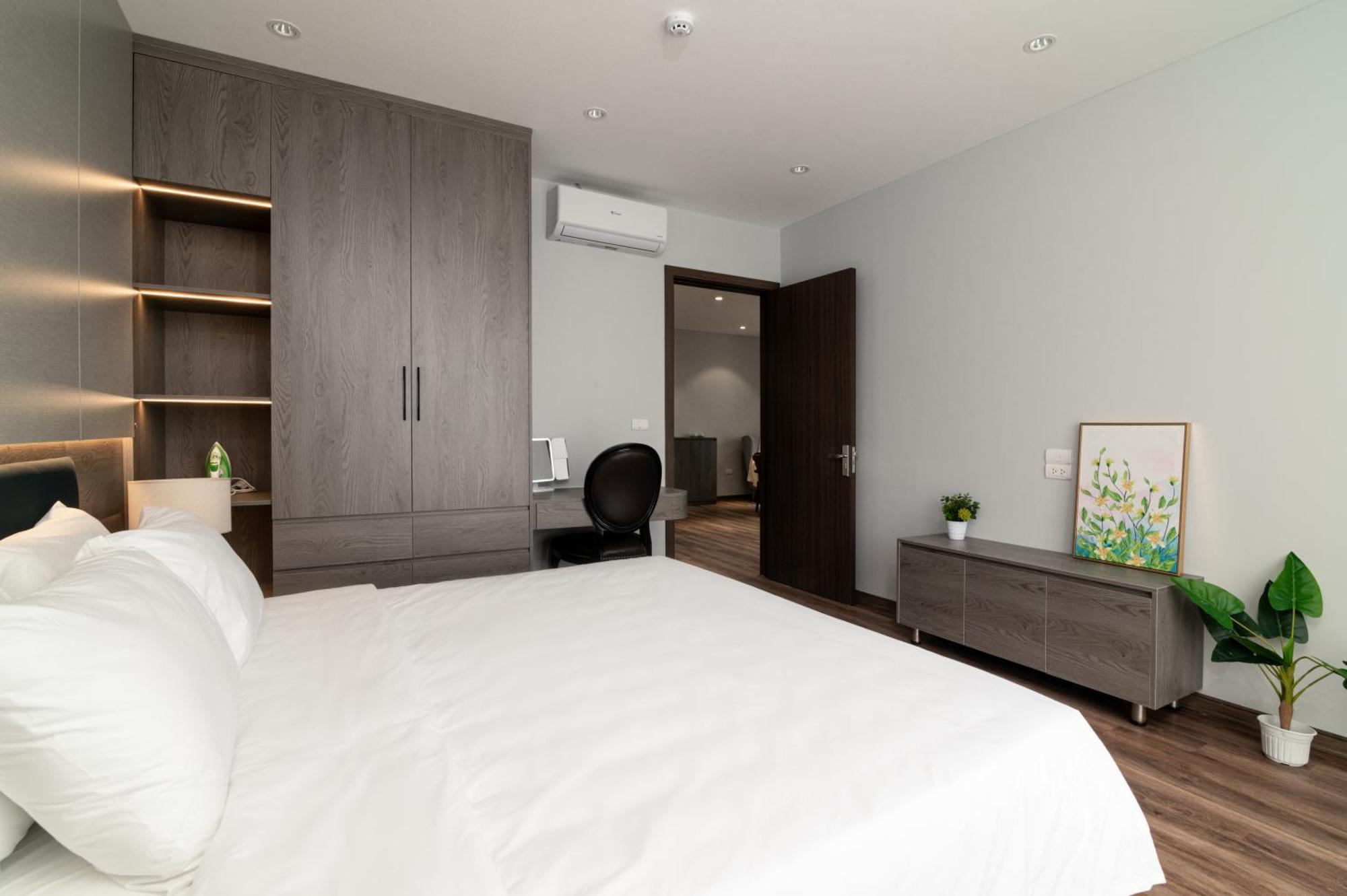 Luxe Paradise Suites Hotel To Ngoc Van Hanoi Exterior photo