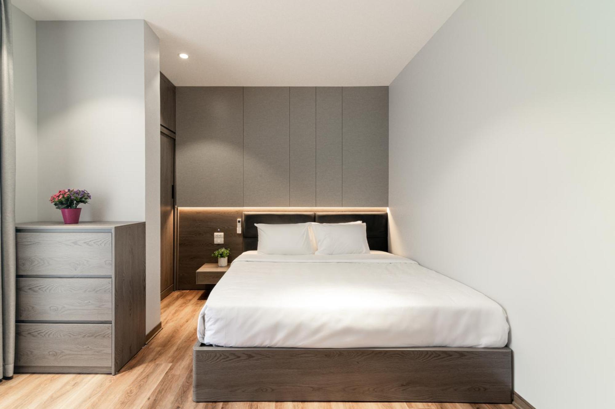 Luxe Paradise Suites Hotel To Ngoc Van Hanoi Exterior photo