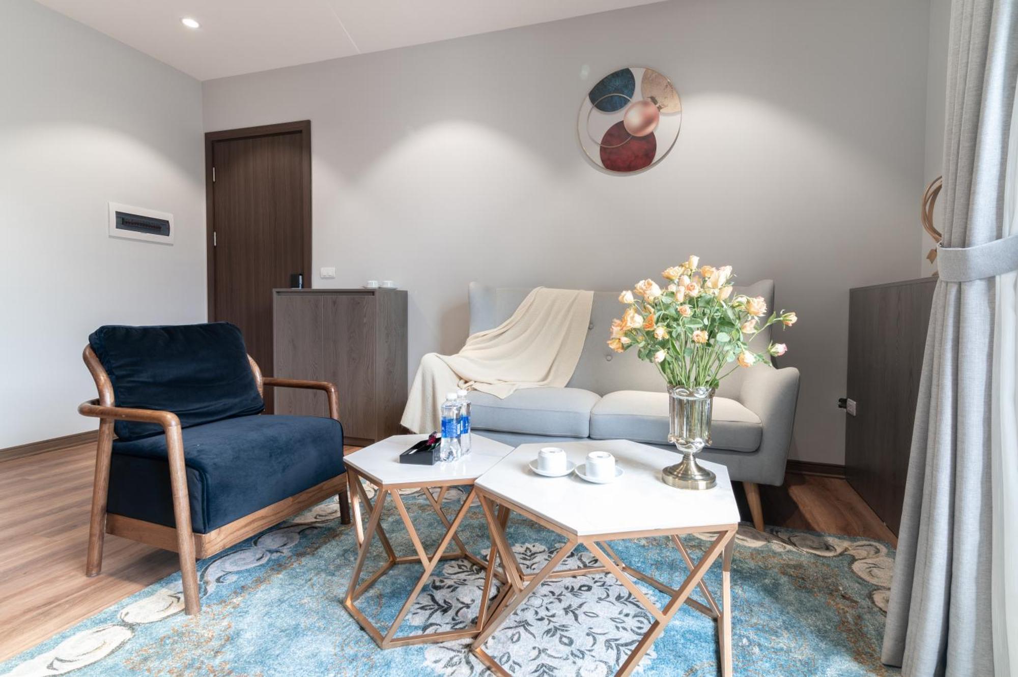 Luxe Paradise Suites Hotel To Ngoc Van Hanoi Exterior photo