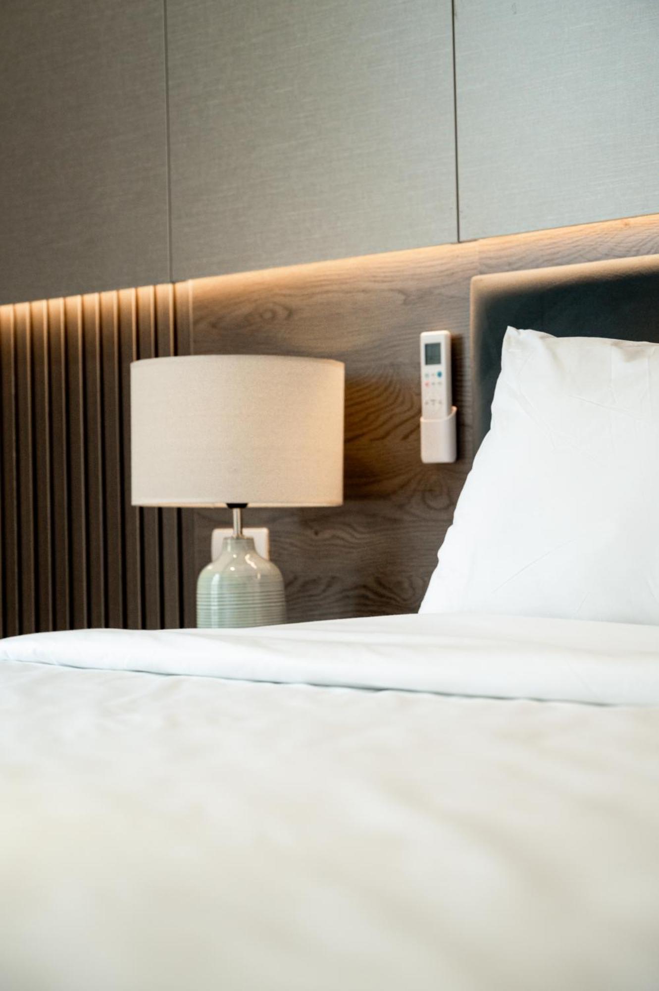 Luxe Paradise Suites Hotel To Ngoc Van Hanoi Exterior photo
