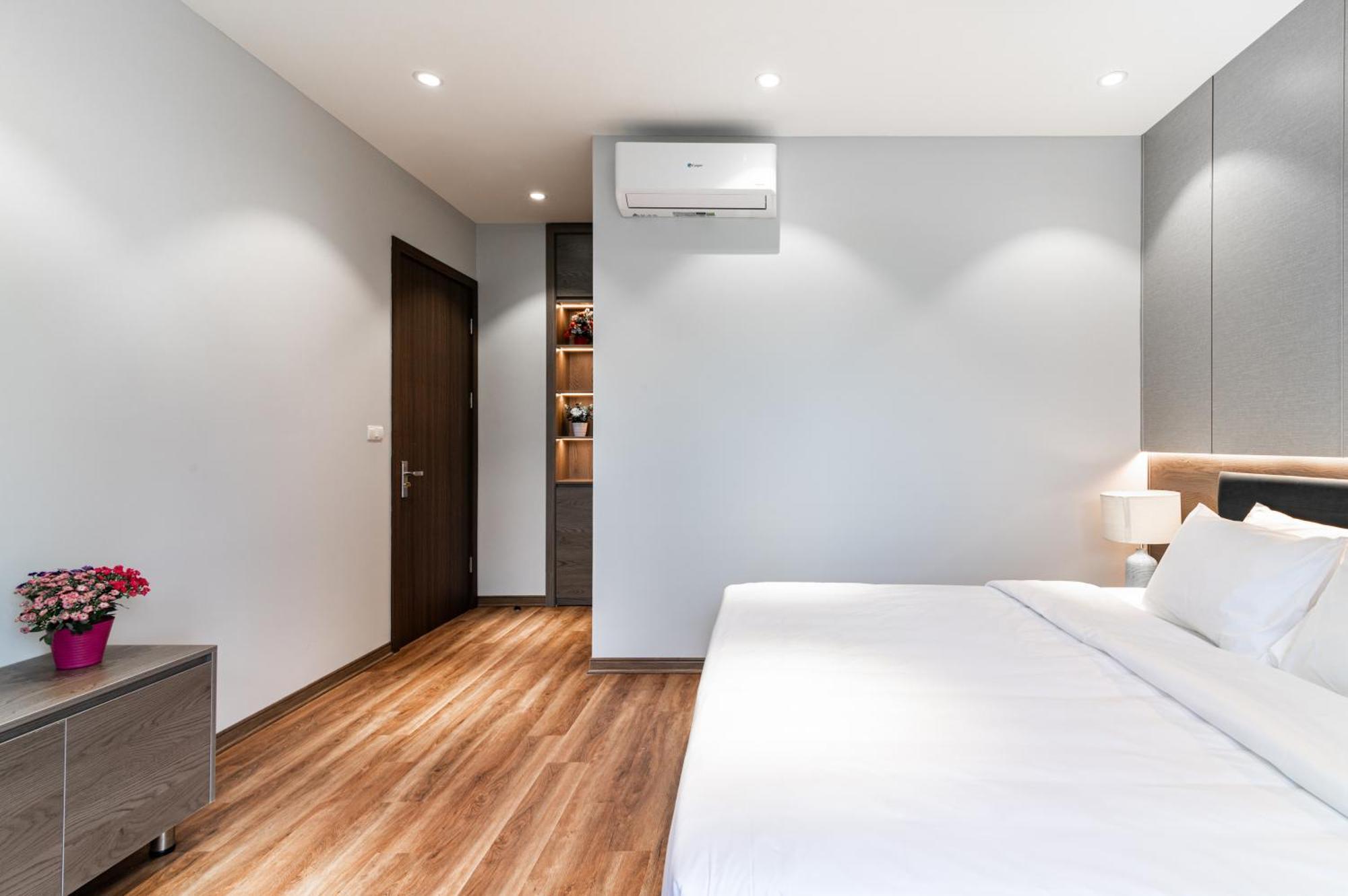 Luxe Paradise Suites Hotel To Ngoc Van Hanoi Exterior photo