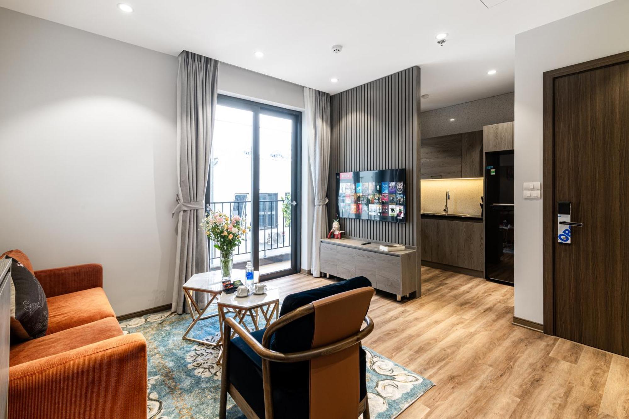 Luxe Paradise Suites Hotel To Ngoc Van Hanoi Exterior photo