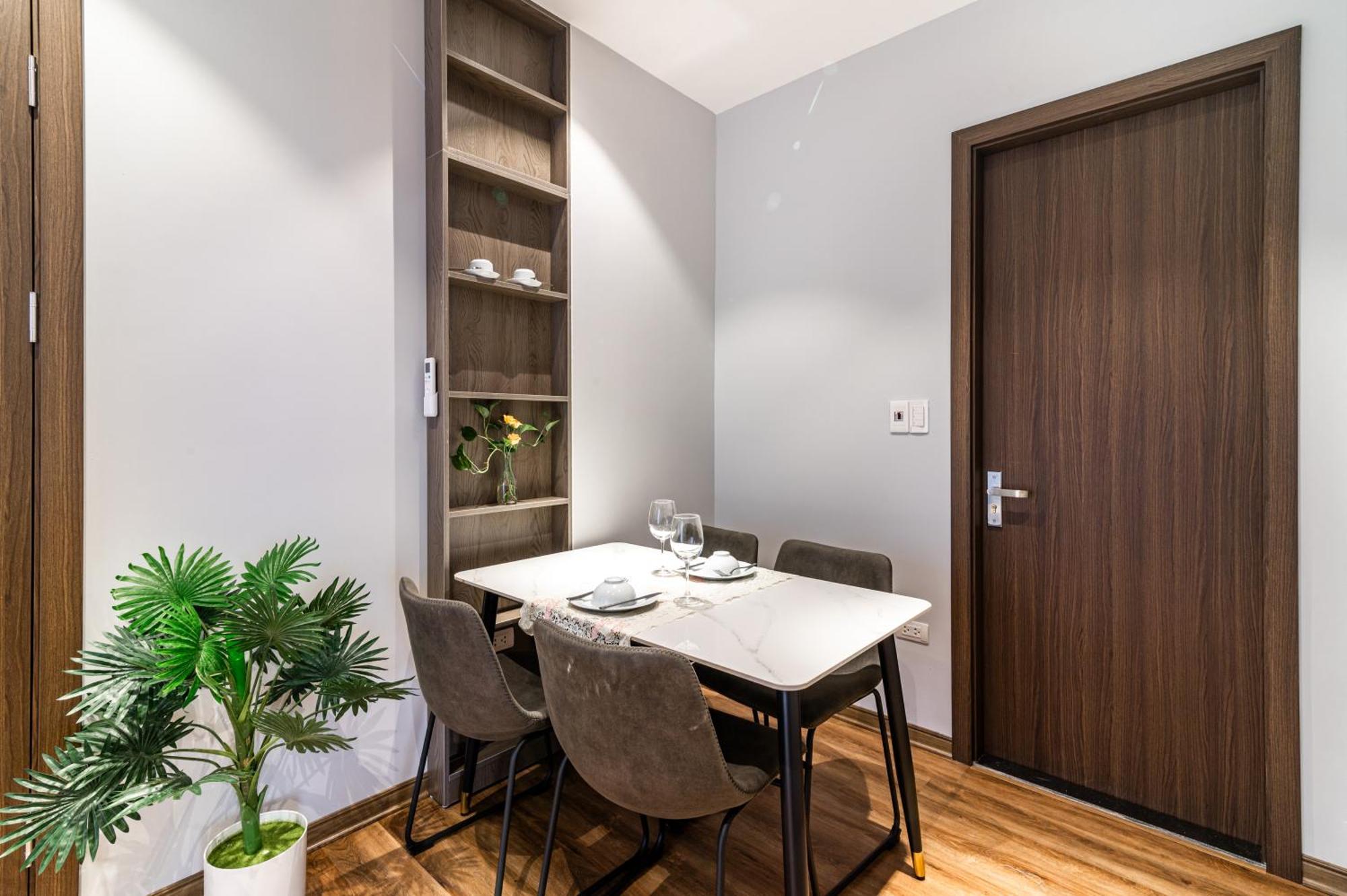 Luxe Paradise Suites Hotel To Ngoc Van Hanoi Exterior photo